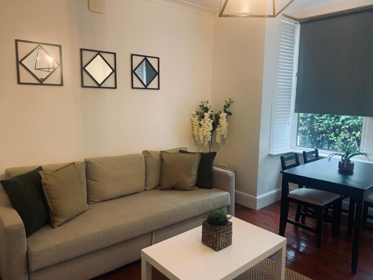 Unique 2 Bedroom Apartment In London/ Excel / Olympic City Close To Central Line Tube Station With Gated Parking Space Kültér fotó