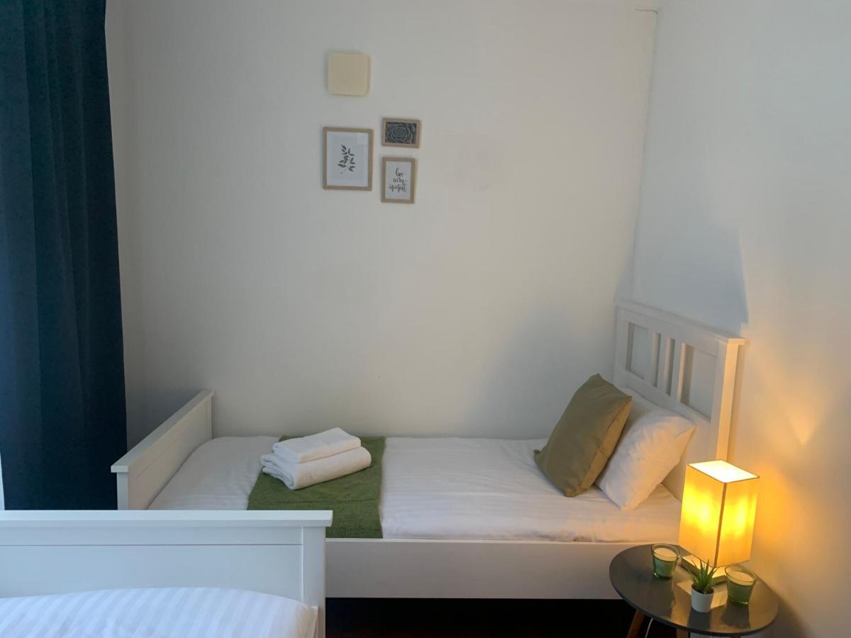 Unique 2 Bedroom Apartment In London/ Excel / Olympic City Close To Central Line Tube Station With Gated Parking Space Kültér fotó