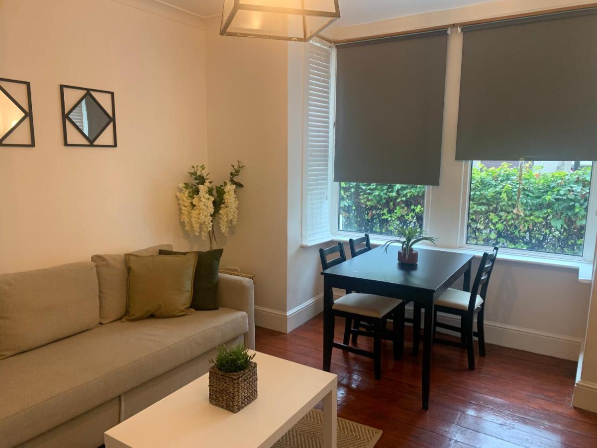 Unique 2 Bedroom Apartment In London/ Excel / Olympic City Close To Central Line Tube Station With Gated Parking Space Kültér fotó