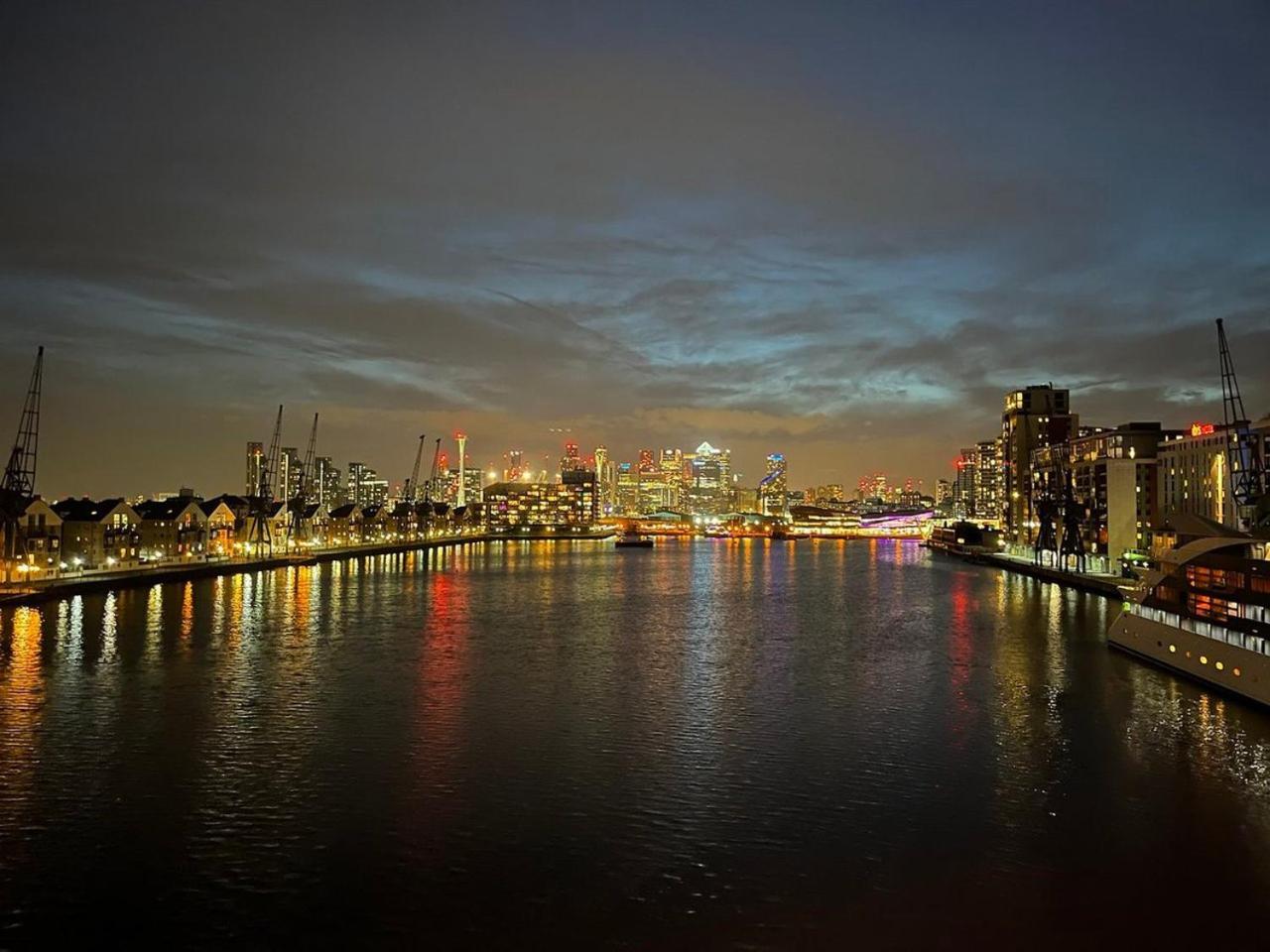 Unique 2 Bedroom Apartment In London/ Excel / Olympic City Close To Central Line Tube Station With Gated Parking Space Kültér fotó